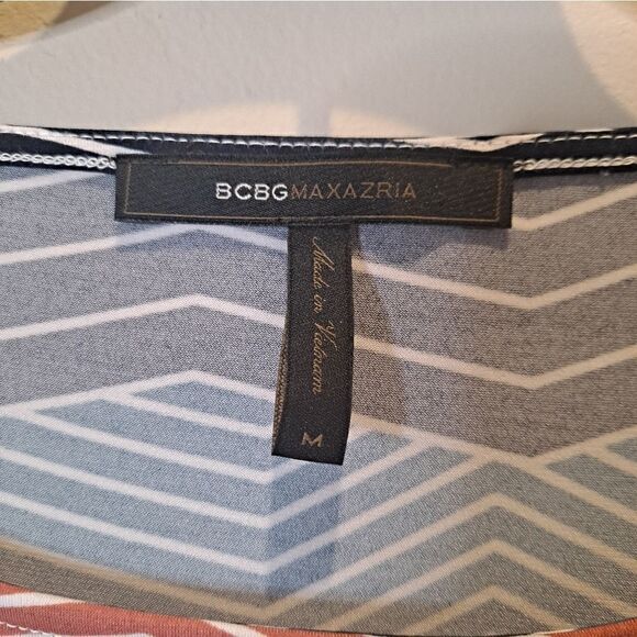 BCBGMaxAzria Digital Wave Chevron Striped Shift Jersey Dress Size Medium - Picture 3 of 5